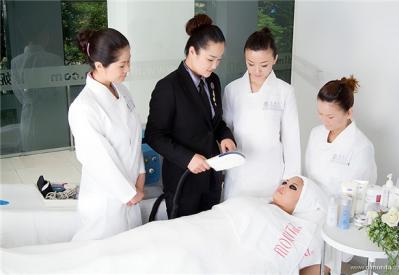 美容师怎么获取顾客的好感？