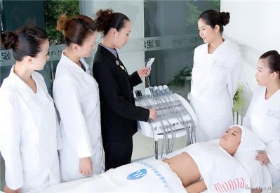 美容师在服务顾客的时候该注意什么？