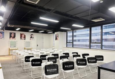 想学化妆到哪里学？